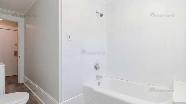 Building Photo - 220 S Main St