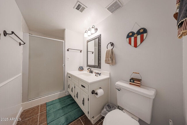 Building Photo - 601 E Forest Hills Dr