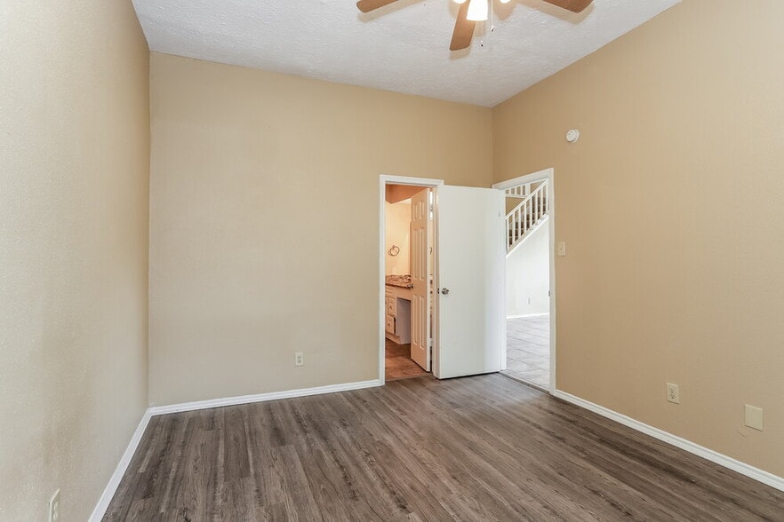 Building Photo - 6042 Beaconridge Dr