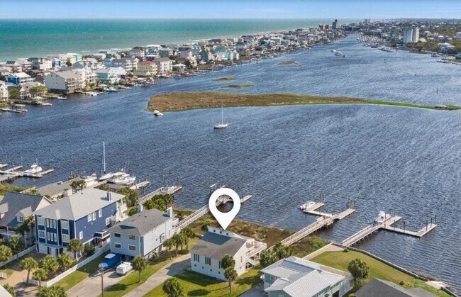 Building Photo - TIME TO SECURE YOUR BOATER'S PARADISE FOR THE FALL OF '25-SPRING OF '26