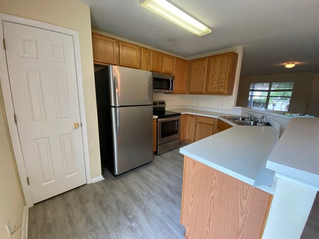 Building Photo - 2 bedroom 2.5 bath in Godley Park