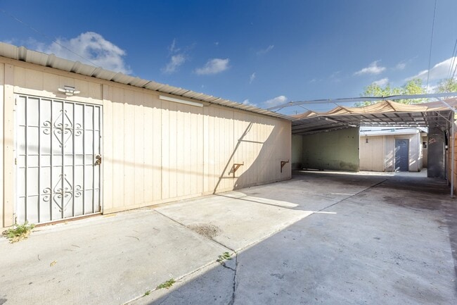 Building Photo - 13359 Filmore St