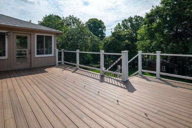 Building Photo - 11744 N Williamsburg Dr