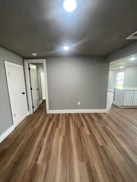 Building Photo - 258 Carroll Dr
