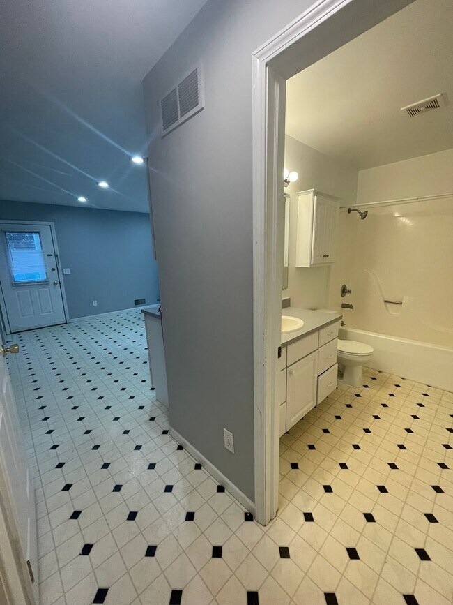 Building Photo - 230/232 Brookridge Ct.