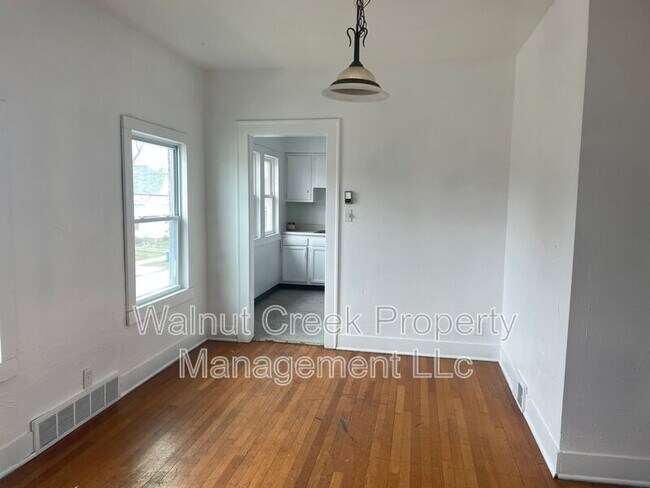 Building Photo - 1184 W 8th St