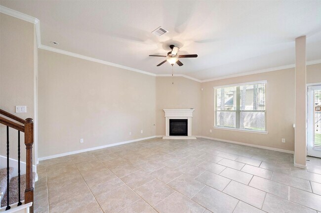 Building Photo - 2 Painted Post Pl