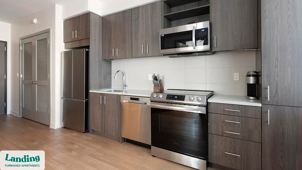 Building Photo - 350 Maple Dr SW