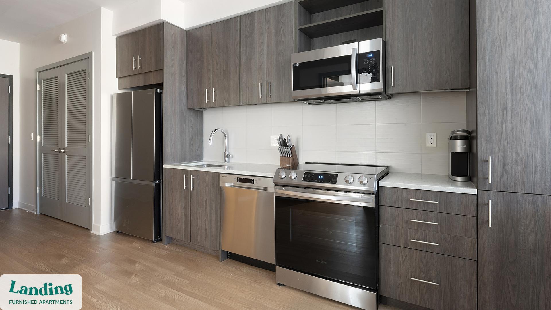 Building Photo - 350 Maple Dr SW