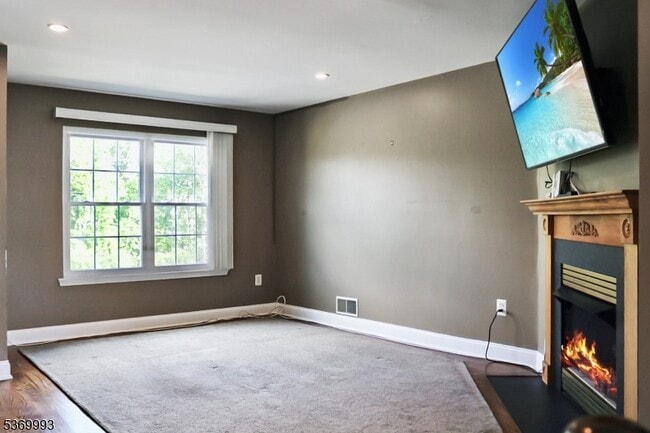 Building Photo - 302 Mercer Ct