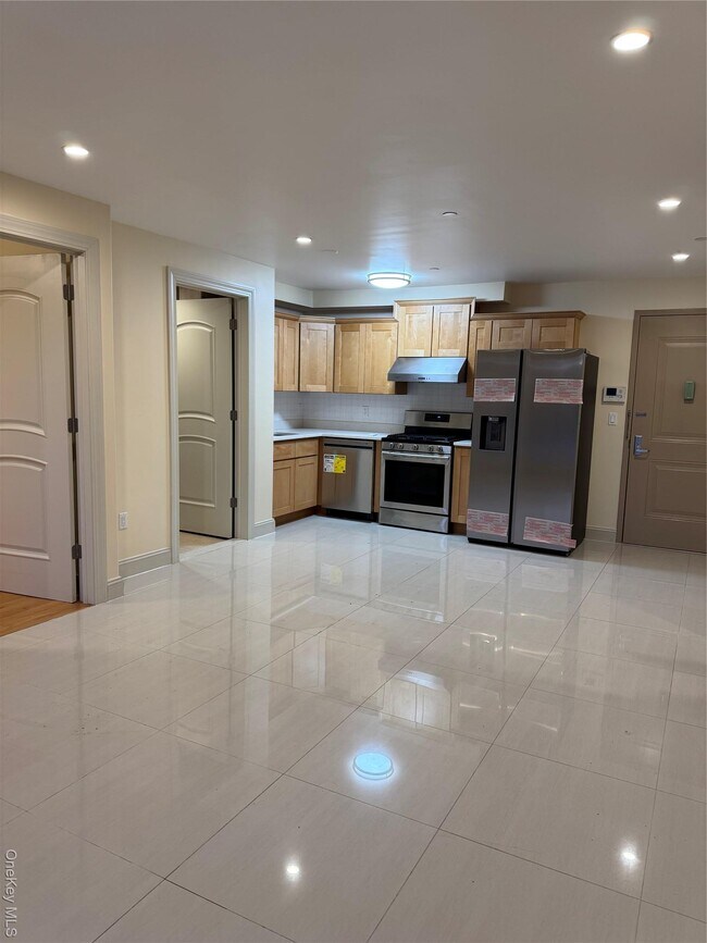 Building Photo - 65-38 Austin St