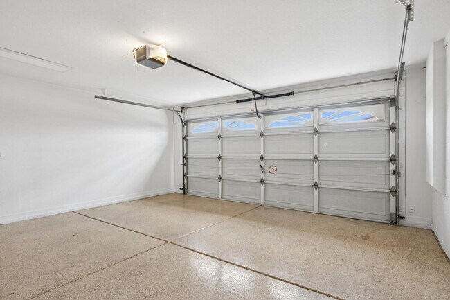 Building Photo - 8734 W Bloomfield Rd