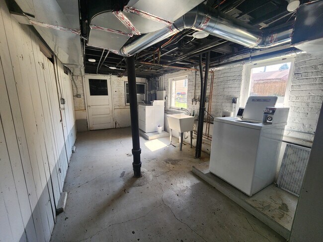 Building Photo - 5025 W Berenice Ave