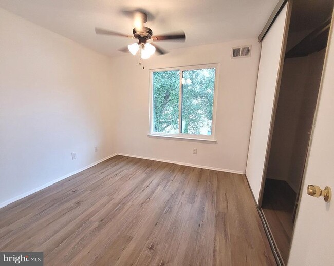 Building Photo - 808 The Woods