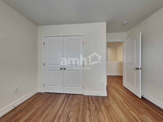 Building Photo - 5843 Petronius St