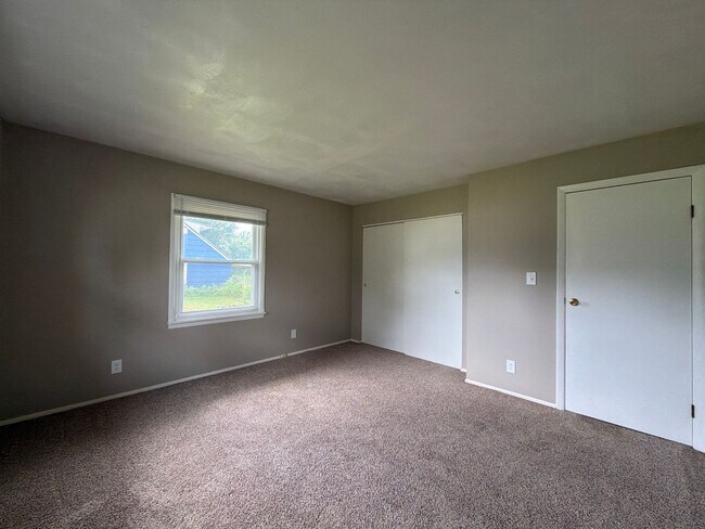 Building Photo - 56099 River Shore Ln