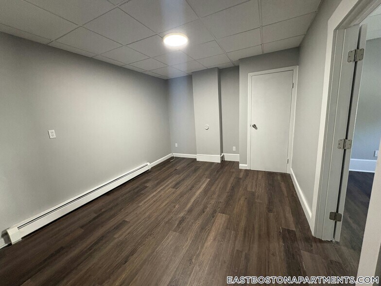 Building Photo - 273 Maverick St