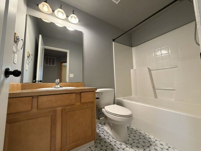 Building Photo - Spacious 4-Bedroom Home Near Lake Stevens in Desirable Noble Court