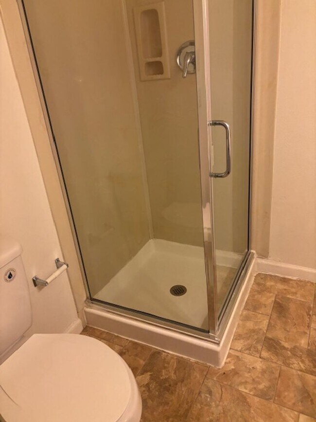 Building Photo - Large 2-Story home in a quiet Cul-de-sac