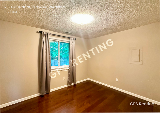 Building Photo - Charming Redmond Rambler in Prime Educatio...