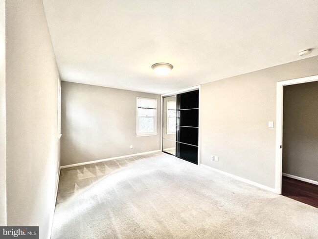 Building Photo - 5719 Rossmore Dr