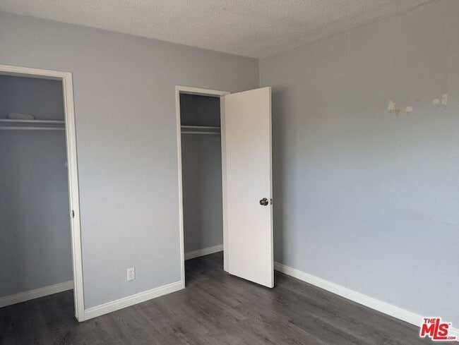 Building Photo - 901 W 64th St