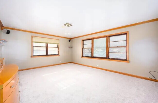 Building Photo - 1800 S Austin Blvd