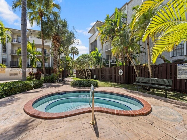 Building Photo - 6900 N Kendall Dr