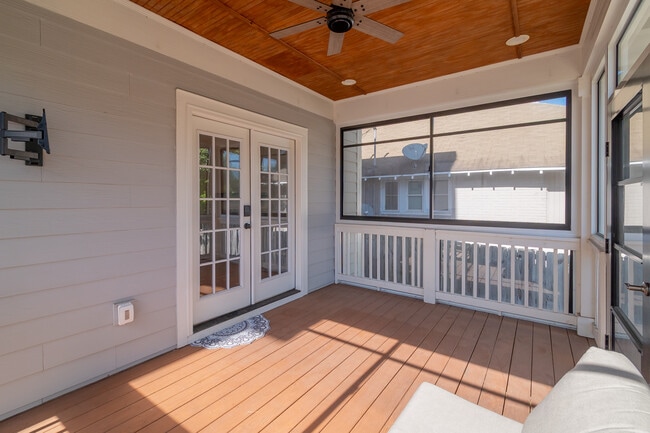 Building Photo - 1005 State St