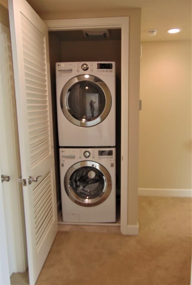 Building Photo - Beautiful Brand New Townhome in Sage Community