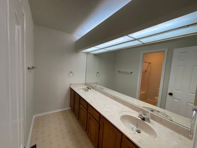 Building Photo - 3624 Elm Ct