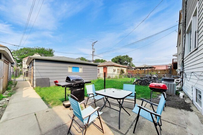 Building Photo - 2206 N Kostner Ave