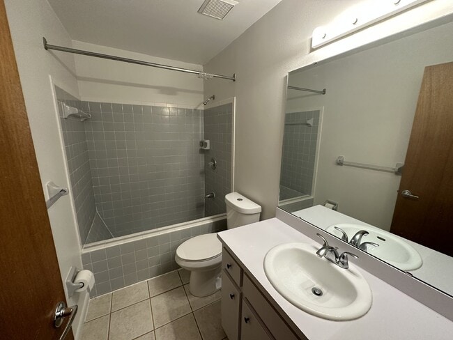 Building Photo - North Lakeland 1/2 Duplex For Rent