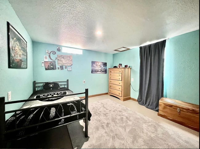 Building Photo - 1915 Highview Ct