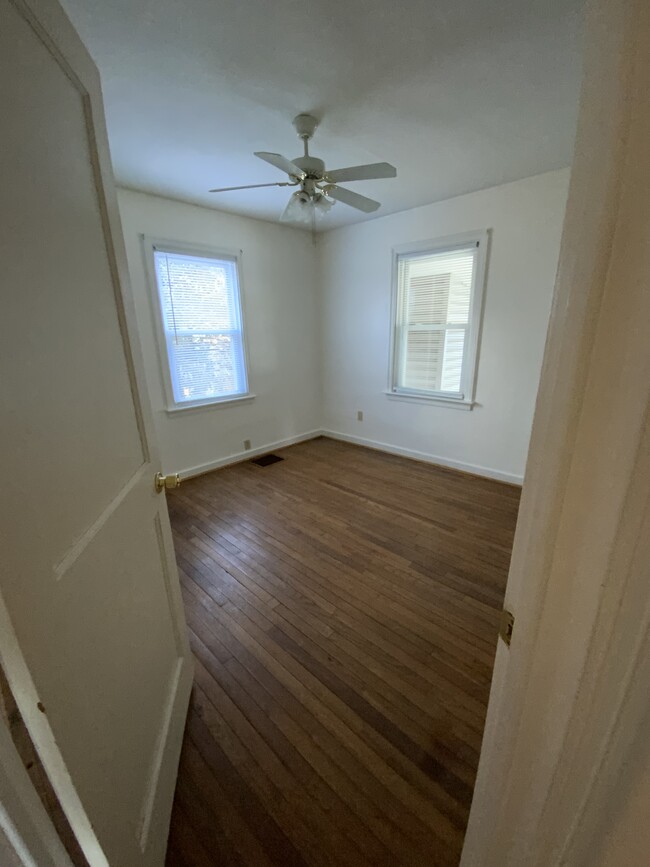 Bedroom - 3916 Rosemont Ave