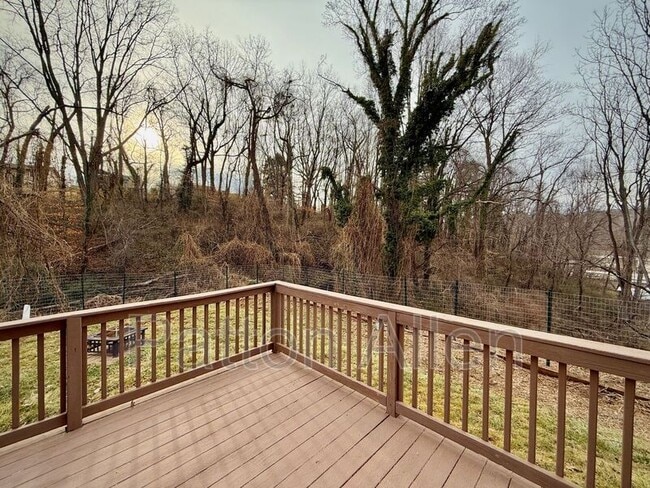 Building Photo - 17 Cole St