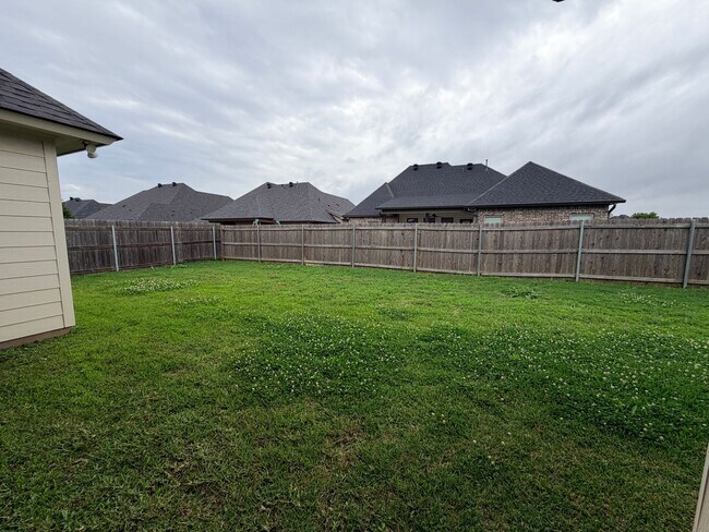 Building Photo - Gated Community Close to Barksdale Air Force Base...