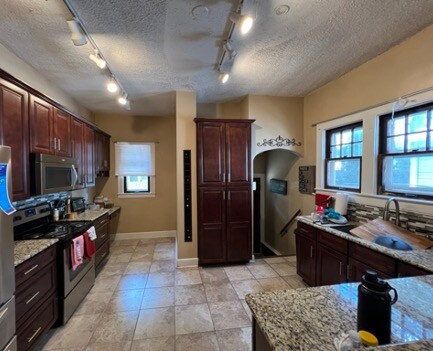 Building Photo - 5538 N College Ave