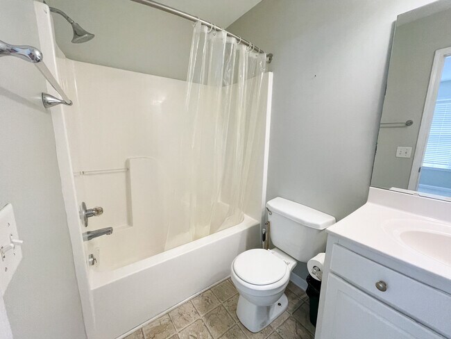 Building Photo - 12 Magnolia Glen Ln