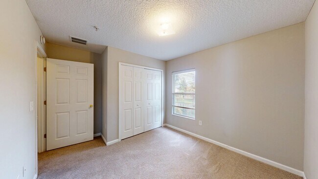 Building Photo - Spacious 3 Bedroom Condo in Villa Beaucler...