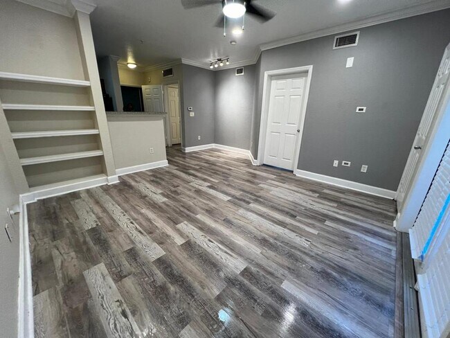 Building Photo - 202 E South St