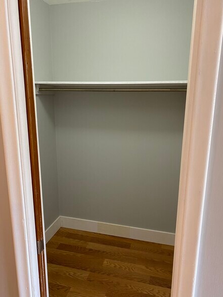 Building Photo - 1135 S Washington Ave #14