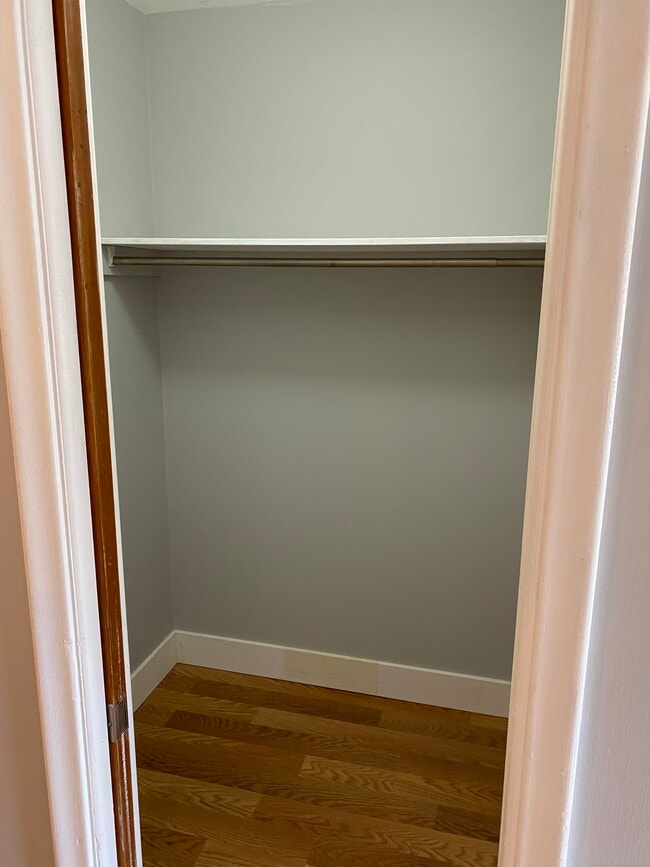 Building Photo - 1135 S Washington Ave #14