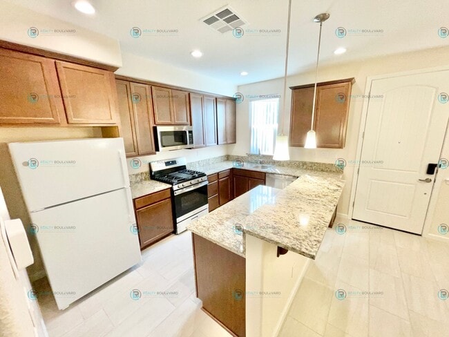 Building Photo - Luxury and Convenience Fully Equipped 3-Bedroom 2.5 Bathroom 2 Car Garage Townhome in Carson City