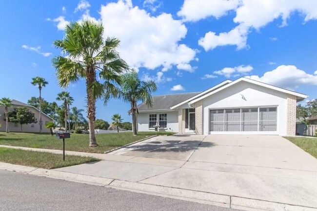 Building Photo - Hudson Pool Home for Lease