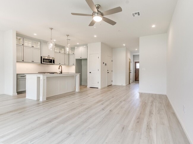 Building Photo - Luxury, Zero Maintenance Living Edmond Tow...