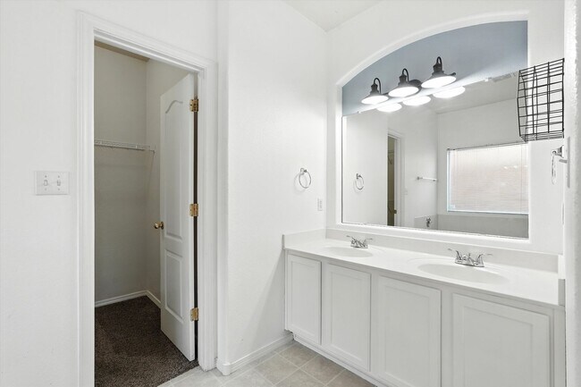 Building Photo - Move-In Ready 3 Bed / 2 Bath Home for Rent...