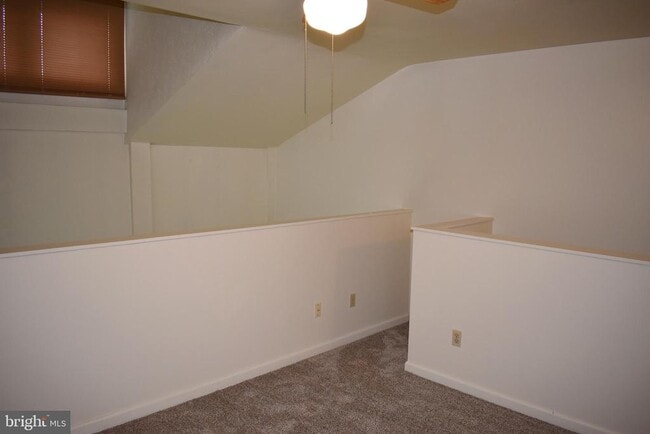 Building Photo - 1121 Stanley Ave