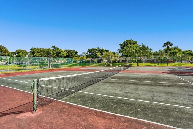 Building Photo - 4949 E Lakes Dr