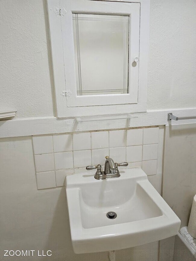 Building Photo - 2 br, 2 bath House - 1029 E Meadowbrook Ave